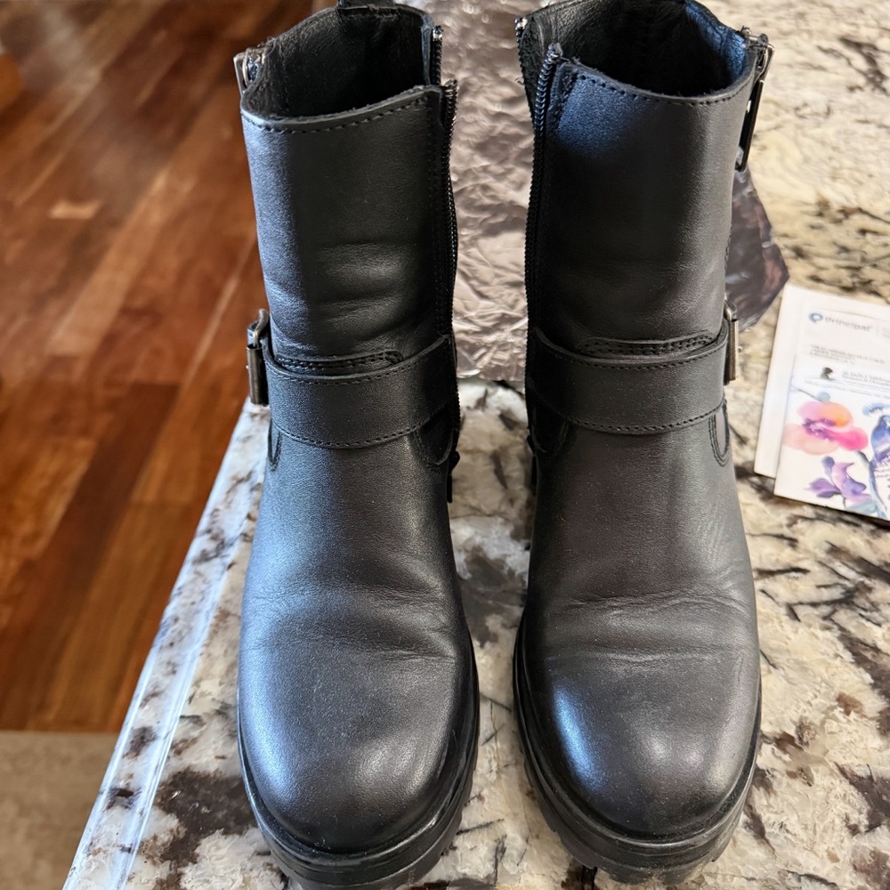 Steve Madden Boots size 6